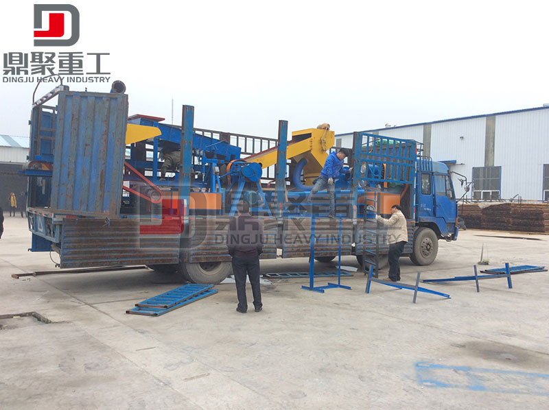 河南橡膠粉碎機(jī)發(fā)貨現(xiàn)場實(shí)拍